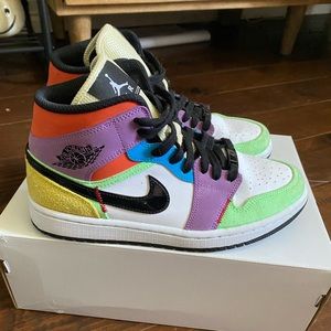 2020 women’s Air Jordan 1 Mid SE “lightbulb”